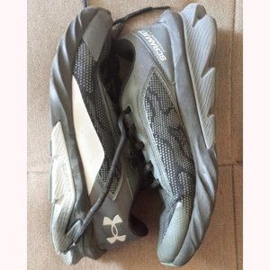 UNDER ARMOUR -UA- KIDS- BOYS ATHLETIC SNEAKER SIZE (6.5Y) Multi Shades Gray